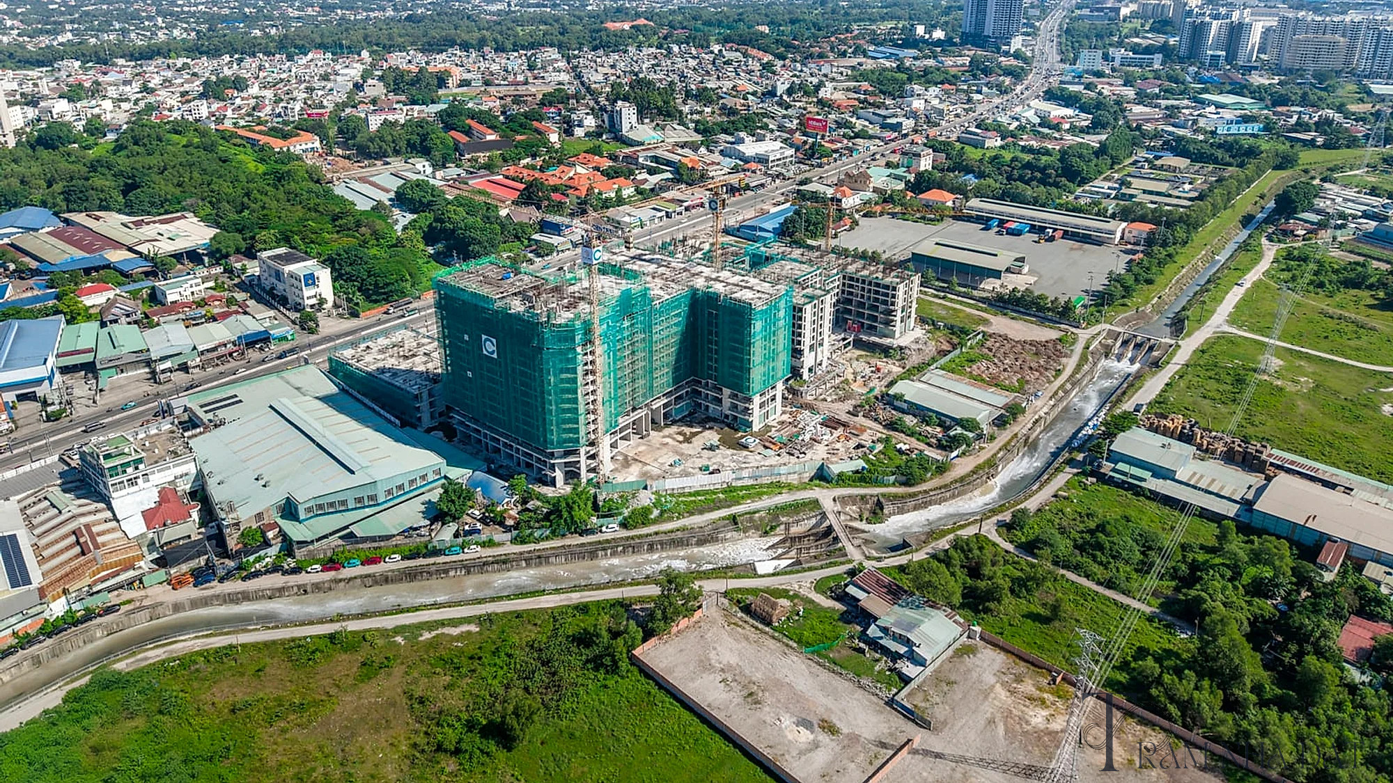 Toàn cảnh khu vực dự án La Pura trên trục Quốc lộ 13, phường Bình Hòa, TP.HCM nhìn từ trên cao